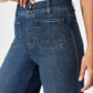 Bauchfrei gekrempelte Jeans mit weitem Bein