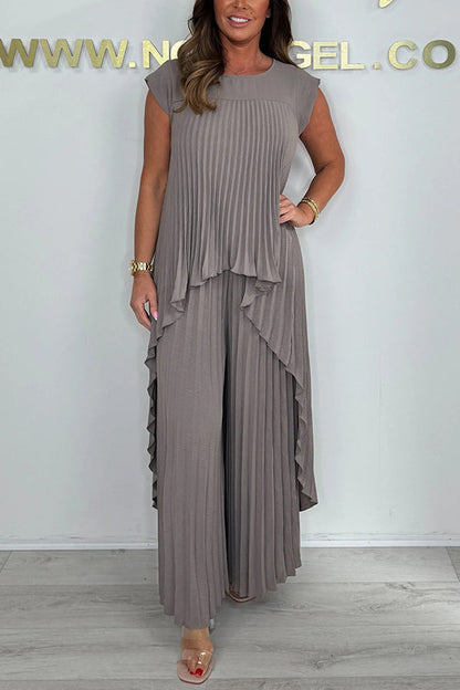 Laney Set aus plissiertem, kurzärmligem, unregelmäßigem Midi-Top und Hose mit weitem Bein und elastischer Taille