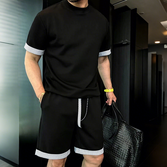 Minimalistisches Sommer-Zweiteiler aus Kurzarm-Top und Shorts für Herren
