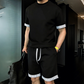 Minimalistisches Sommer-Zweiteiler aus Kurzarm-Top und Shorts für Herren