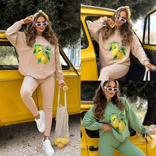 Stylischer Zweiteiler: bedruckter Hoodie und Hose