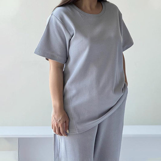 Legerer einfarbiger Zweiteiler für Damen: Top & Hose mit weitem Bein
