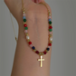 Farbenfrohes Halskette mit Perlen und Kreuz
