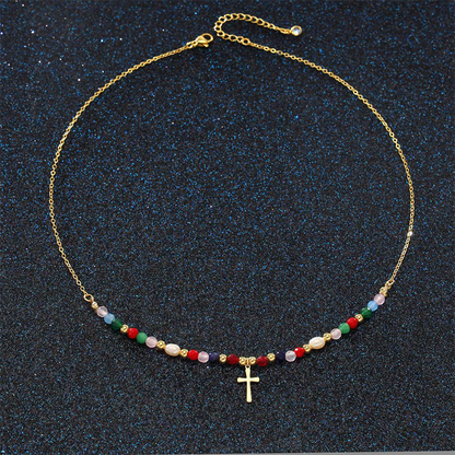 Farbenfrohes Halskette mit Perlen und Kreuz