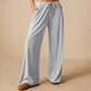Weibliche Freizeit-Hose mit weitem Bein und Kordelzug