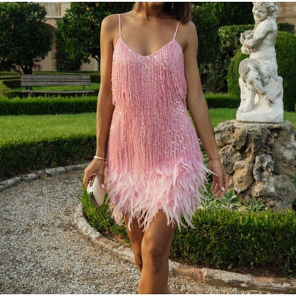 Damenkleid mit Federfransen und Pailletten-Spaghettiträgern